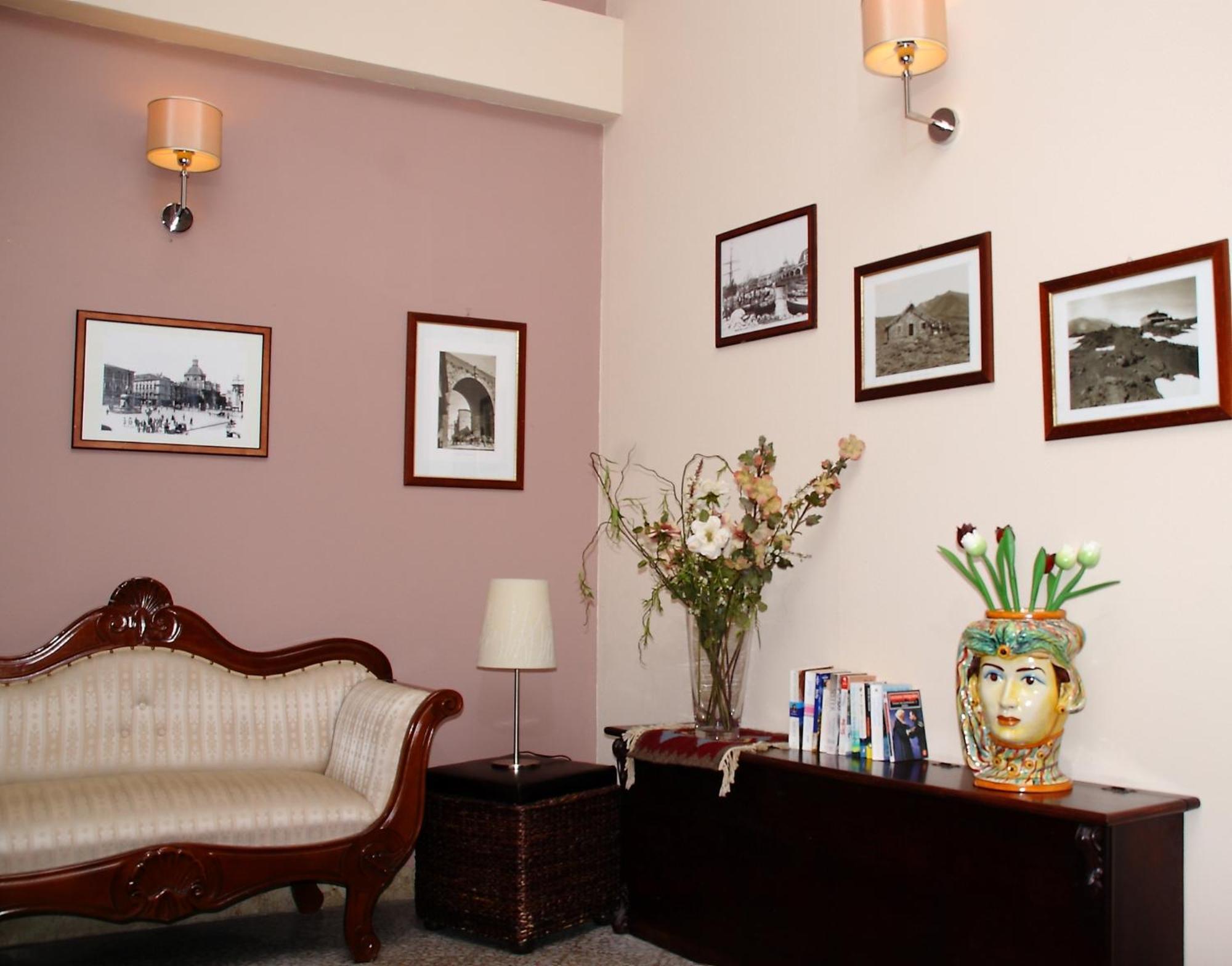 La Collegiata Guest House Katania Zewnętrze zdjęcie